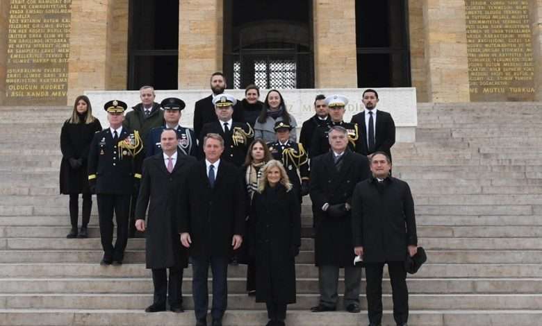 Ankara Büyükelçisi Jeffry Flake Anıtkabir'i Ziyaret Etti!