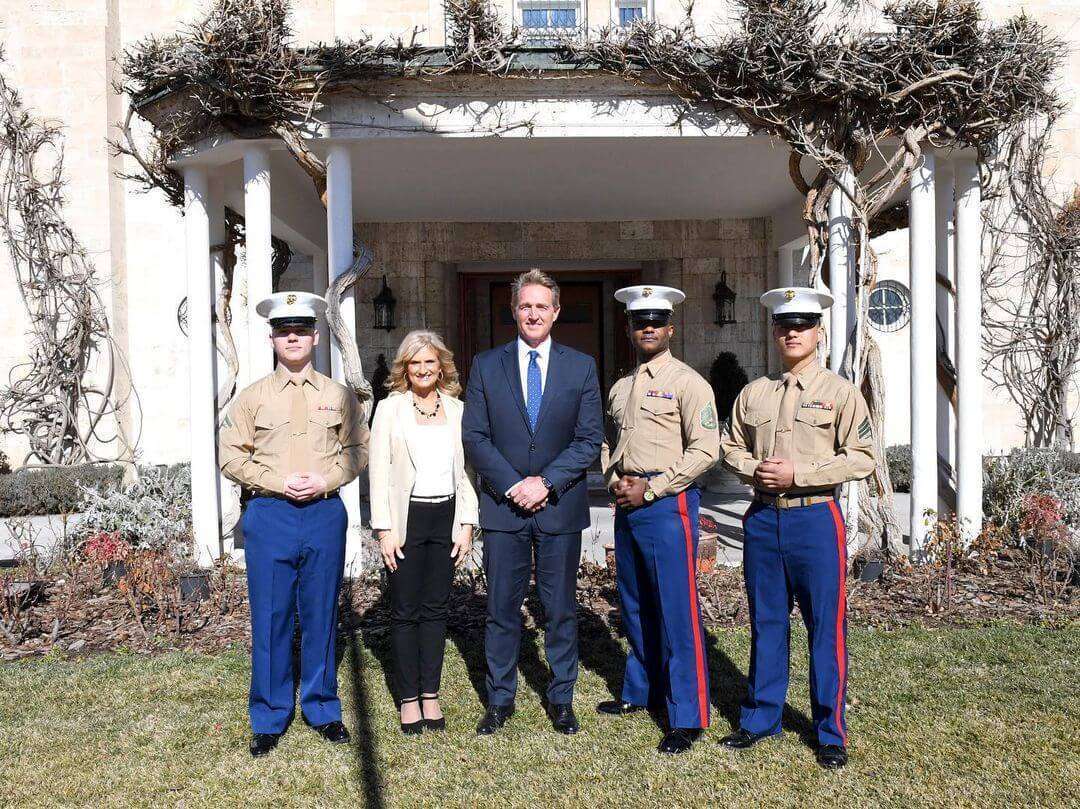 Büyükelçi Jeff Flake Eşliğinde Amerikan Bayrağı’nın Resmi Konuta Çekilme Töreni Gerçekleştirildi
