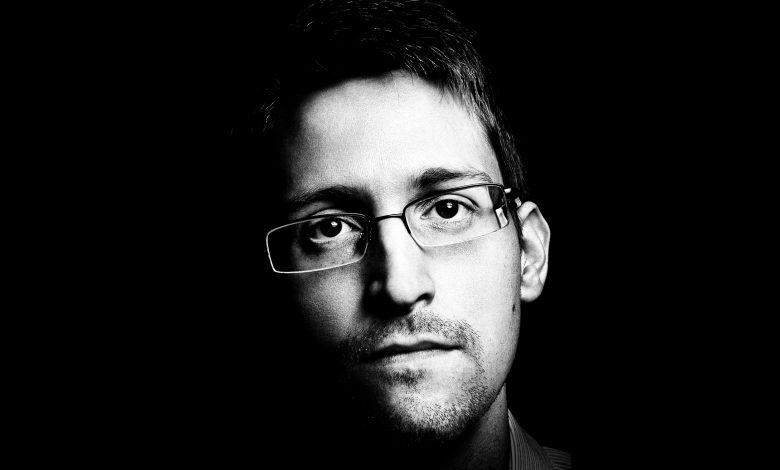 Putin, ABD İstihbarat Verilerini Sızdıran Edward Snowden'a Vatandaşlık Verdi