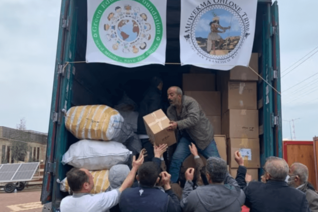ABD'de Kızılderililer Türkiye'deki Depremzedeler İçin Yardım Topladı